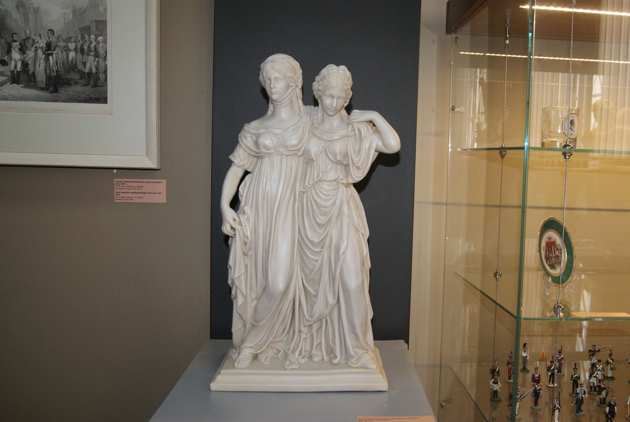 Скульптурная группа «Принцессы Луиза и Фридерика Прусские»